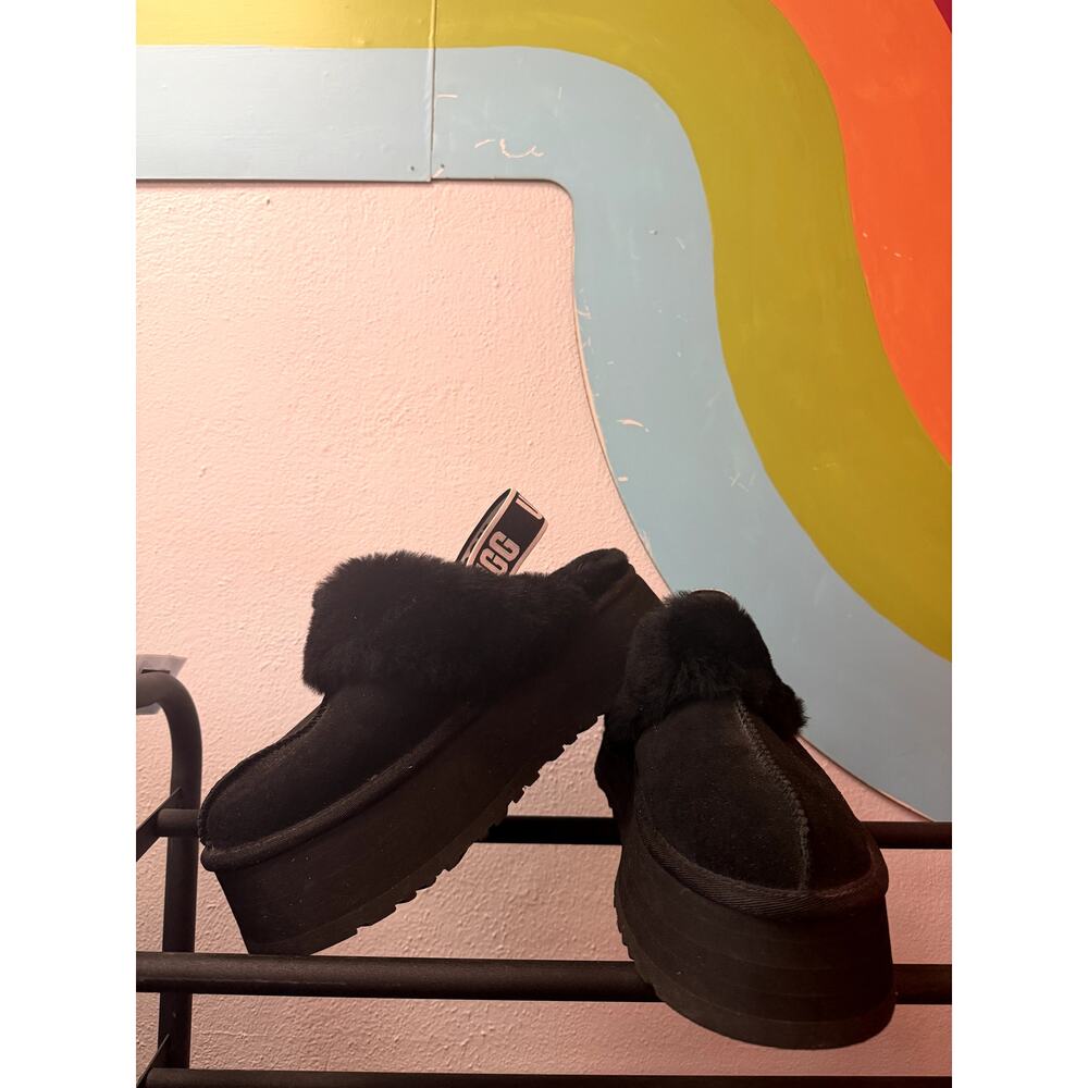 Y2K BLACK UGG Platform Slide Real Fur fits a 9 or 9 1/2